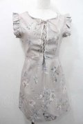 evelyn / フラワープリント編み上げリボンノースリーブワンピース  ピンクベージュ I-26-01-10-083-LO-OP-SA-ZI