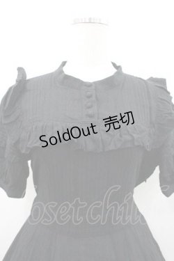 画像3: axes femme POETIQUE / フロントピンタック&フリル半袖ワンピース  黒 I-26-01-13-072-AX-OP-SA-ZI