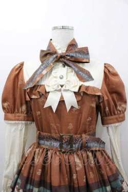 画像2: ALICE and the PIRATES / Fleeting moments〜月下の不思議な珈琲店〜柄ワンピース  キャラメル I-26-01-15-050-PA-OP-SA-ZI