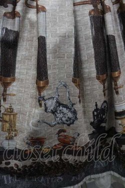 画像3: ALICE and the PIRATES / Fleeting moments〜月下の不思議な珈琲店〜柄ワンピース  キャラメル I-26-01-15-050-PA-OP-SA-ZI