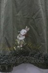 画像3: WONDERFUL WORLD / たんぽぽうさぎ刺繍ジャンパースカート  カーキ I-26-01-15-083-LO-OP-SA-ZI (3)