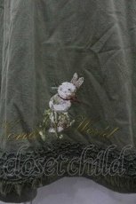 画像3: WONDERFUL WORLD / たんぽぽうさぎ刺繍ジャンパースカート  カーキ I-26-01-15-083-LO-OP-SA-ZI (3)
