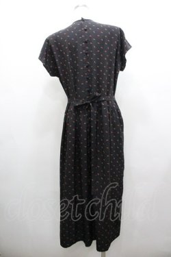 画像2: PINK HOUSE / 小花カーネーション総柄半袖ワンピース  黒Ｘ赤 I-26-01-18-057-LO-OP-SA-ZI