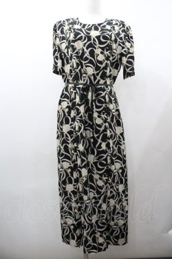 画像1: INGEBORG / カメリアリボン総柄半袖ワンピース  黒Ｘ白 I-26-01-18-059-LO-OP-SA-ZI