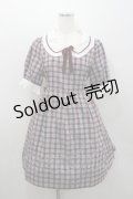 Amavel / ブローチ付きチェックワンピース  黒Ｘ赤チェック I-26-01-22-034-CA-OP-SA-ZI