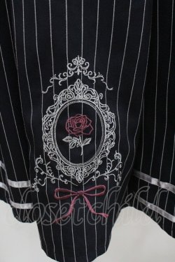 画像2: axes femme / 薔薇カメオ刺繍ストライプスカート  黒Ｘ白 I-26-01-22-054-AX-SK-SA-ZI