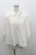 axes femme / 刺繍入り七分袖シャツ  白 I-26-01-22-006-AX-BL-SA-ZI