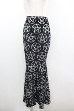 画像1: KILL STAR / 魔法陣ベルベットロングスカート  黒Ｘ白 I-26-01-22-056-SL-SK-SA-ZI (1)