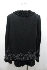 画像2: KANEKO ISAO / ピコフリル襟袖付きパールボタンジャケット  ブラック I-26-01-24-039-EL-JA-SA-ZI (2)