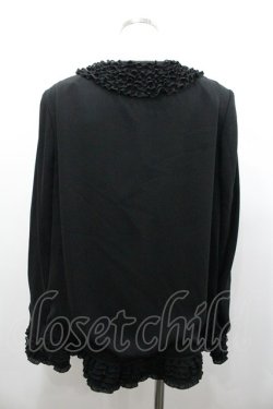 画像2: KANEKO ISAO / ピコフリル襟袖付きパールボタンジャケット  ブラック I-26-01-24-039-EL-JA-SA-ZI