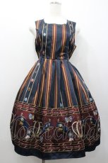 画像1: axes femme kawaii / アンティークモチーフストライプジャンパースカート  黒 I-26-01-24-054-AX-OP-SA-ZI (1)