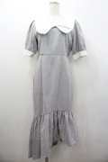 axes femme POETIQUE / リボンカラーマーメイドワンピース  グレーＸ白 I-26-01-24-056-AX-OP-SA-ZI
