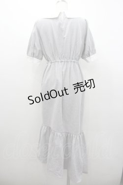 画像2: axes femme POETIQUE / リボンカラーマーメイドワンピース  グレーＸ白 I-26-01-24-056-AX-OP-SA-ZI