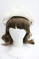 画像2: MILK / ロゴ刺繍ベレー  白X黒 I-26-01-27-030-ML-AC-SA-ZTK033 (2)