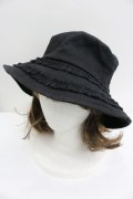 merry jenny / フリルキャンバスバケットハット  黒 I-26-01-27-090-LO-AC-SA-ZI