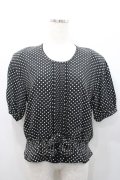INGEBORG / 水玉半袖パフスリーブブラウス  ブラック I-26-01-31-035-LO-BL-SA-ZI