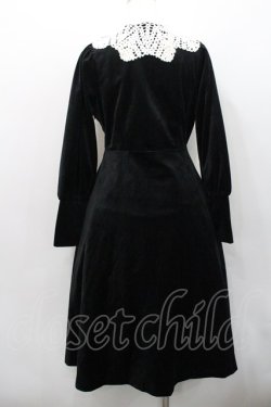 画像2: an another angelus / クロシェニットレース衿ベロアワンピース  ブラック I-26-01-31-052-CA-OP-SA-ZI