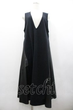 画像1: INGEBORG / 【INGEBORG×Go with DUVETICA】SCRIVIAジャンパースカート  黒 I-26-02-01-063-LO-OP-SA-ZI