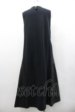 画像2: INGEBORG / 【INGEBORG×Go with DUVETICA】SCRIVIAジャンパースカート  黒 I-26-02-01-063-LO-OP-SA-ZI