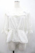 axes femme kawaii / フリル襟シャーリングブラウス  白 I-26-02-01-088-AX-BL-SA-ZI