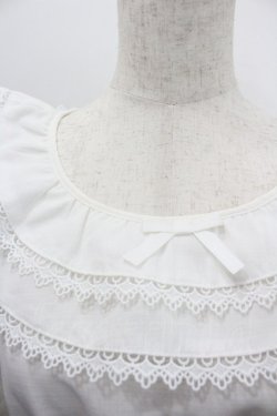 画像3: axes femme kawaii / フリル襟シャーリングブラウス  白 I-26-02-01-088-AX-BL-SA-ZI