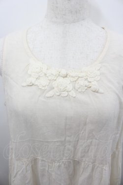 画像2: PINK HOUSE / 胸元カメリアニットモチーフノースリーブチュニック  キナリ I-26-02-06-081-LO-TO-SA-ZI