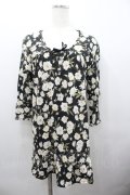 INGEBORG / 花柄Vネック胸元リボン長袖トップス 13号 ブラック I-26-02-06-012-LO-TO-SA-ZI