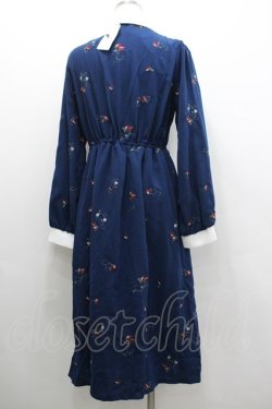 画像2: axes femme / 苺総刺繍ワンピース  紺 I-26-02-08-068-AX-OP-SA-ZI