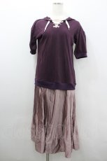 画像1: axes femme / フロント編み上げサテンプリーツ切替フードワンピース  ボルドーＸピンク I-26-02-08-074-AX-OP-SA-ZI (1)