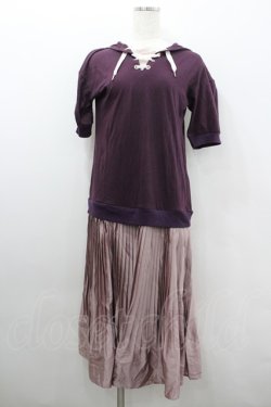 画像1: axes femme / フロント編み上げサテンプリーツ切替フードワンピース  ボルドーＸピンク I-26-02-08-074-AX-OP-SA-ZI