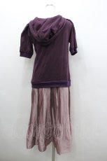 画像3: axes femme / フロント編み上げサテンプリーツ切替フードワンピース  ボルドーＸピンク I-26-02-08-074-AX-OP-SA-ZI (3)