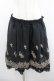 画像1: axes femme / バラ刺繍入りスカート  黒Ｘアイボリー I-26-02-08-114-AX-SK-SA-ZI (1)