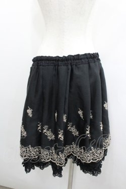 画像3: axes femme / バラ刺繍入りスカート  黒Ｘアイボリー I-26-02-08-114-AX-SK-SA-ZI