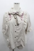 axes femme / リボン付ローズ刺繍ブラウス  ベージュ I-26-02-08-019-AX-TO-SA-ZI
