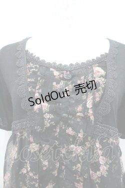 画像2: axes femme / ローズブーケプリントシフォン切り替え半袖カットソー  黒 I-26-02-11-011-AX-TO-SA-ZI