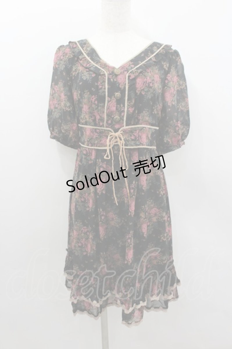 画像1: axes femme / 薔薇ブーケプリントウエストベルトデザインワンピース  黒ＸピンクＸブラウン I-26-02-11-124-AX-OP-SA-ZI (1)