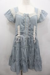 axes femme / 編み下げリボン半袖ワンピース  サックスＸ白 I-26-02-13-047-AX-OP-SA-ZI