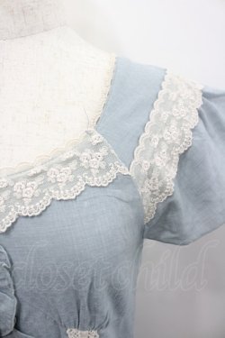 画像2: axes femme / 編み下げリボン半袖ワンピース  サックスＸ白 I-26-02-13-047-AX-OP-SA-ZI