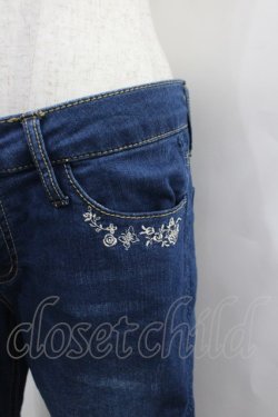 画像2: axes femme / サイドローズ刺繍デニムパンツ  青デニム I-26-02-13-112-AX-PA-SA-ZI
