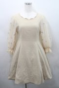 LODISPOTTO / フラワー刺繍チュール袖ワンピース  ベージュ I-26-02-15-057-LO-OP-SA-ZI