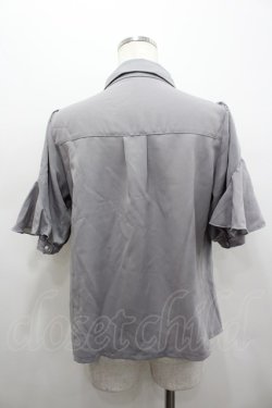 画像2: axes femme POETIQUE / タイ付ラッフルフリル半袖ブラウス  グレー I-26-02-15-003-AX-BL-HR-ZI