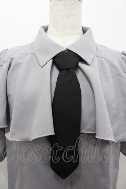 画像3: axes femme POETIQUE / タイ付ラッフルフリル半袖ブラウス  グレー I-26-02-15-003-AX-BL-HR-ZI