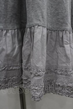 画像2: PINK HOUSE / 裾ピコフリルノースリーブカットワンピース  グレー I-26-02-18-058-LO-OP-SA-ZI