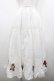 画像1: WONDERFUL WORLD / 苺編みぐるみ付きスカート  ホワイト I-26-02-18-077-LO-SK-SA-ZI (1)