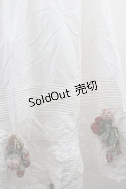 画像3: WONDERFUL WORLD / 苺編みぐるみ付きスカート  ホワイト I-26-02-18-077-LO-SK-SA-ZI