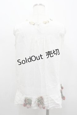 画像4: WONDERFUL WORLD / 苺編みぐるみ付きノースリーブブラウス  ホワイト I-26-02-18-008-LO-TO-SA-ZI