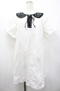 HELL CAT PUNKS / GOTH刺繍襟ミニワンピース  白Ｘ黒 I-26-02-20-055-PU-OP-SA-ZI