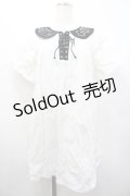 HELL CAT PUNKS / GOTH刺繍襟ミニワンピース  白Ｘ黒 I-26-02-20-055-PU-OP-SA-ZI