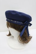 Amavel / ロゴリボンブローチ付ベレー帽  ネイビー I-26-02-20-110-CA-AC-SA-ZI