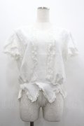 INGEBORG / フロントレースピンタック半袖ブラウス  白 I-26-02-20-020-LO-BL-SA-ZI